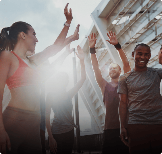 Groupe de salariés motivés pendant une séance de course à pied